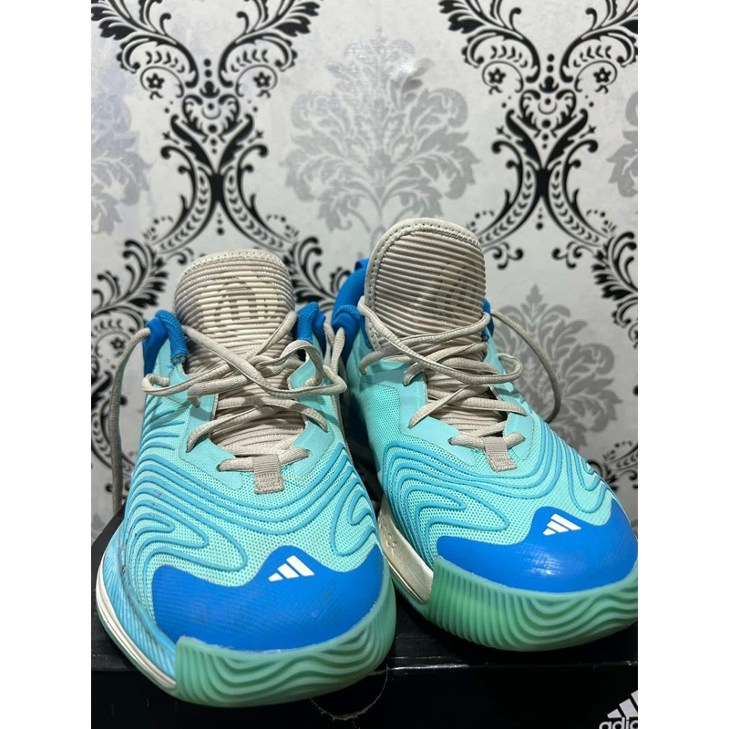 sepatu basket Son of Chi Adidas