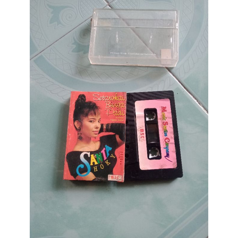 Kaset Santa Hoky setangkai bunga padi
