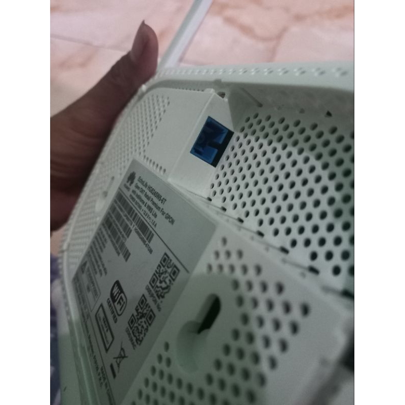 Huawei HG8245W5-6T Port Biru