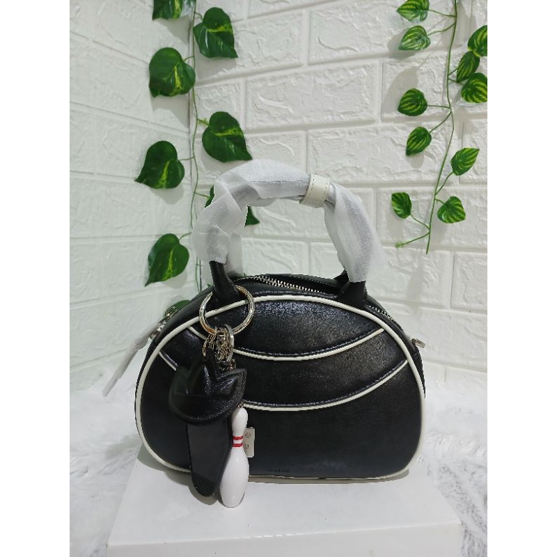 Tas Tenis Masha Hitam