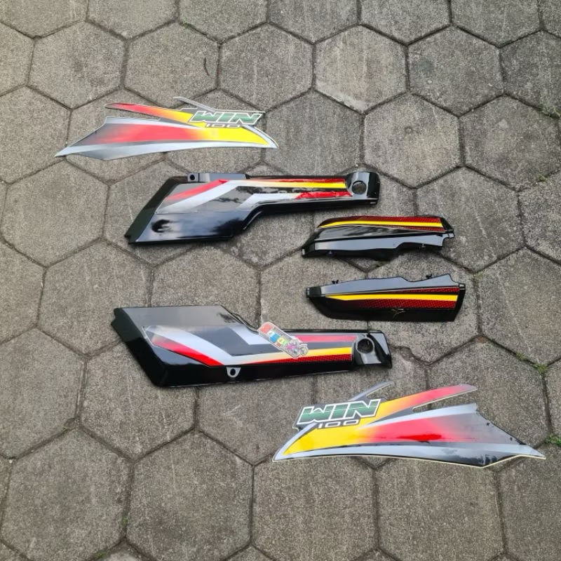 Cover body honda win bok aki honda win 100 set stiker tahun 2003-2005 Warna Kuning Merah