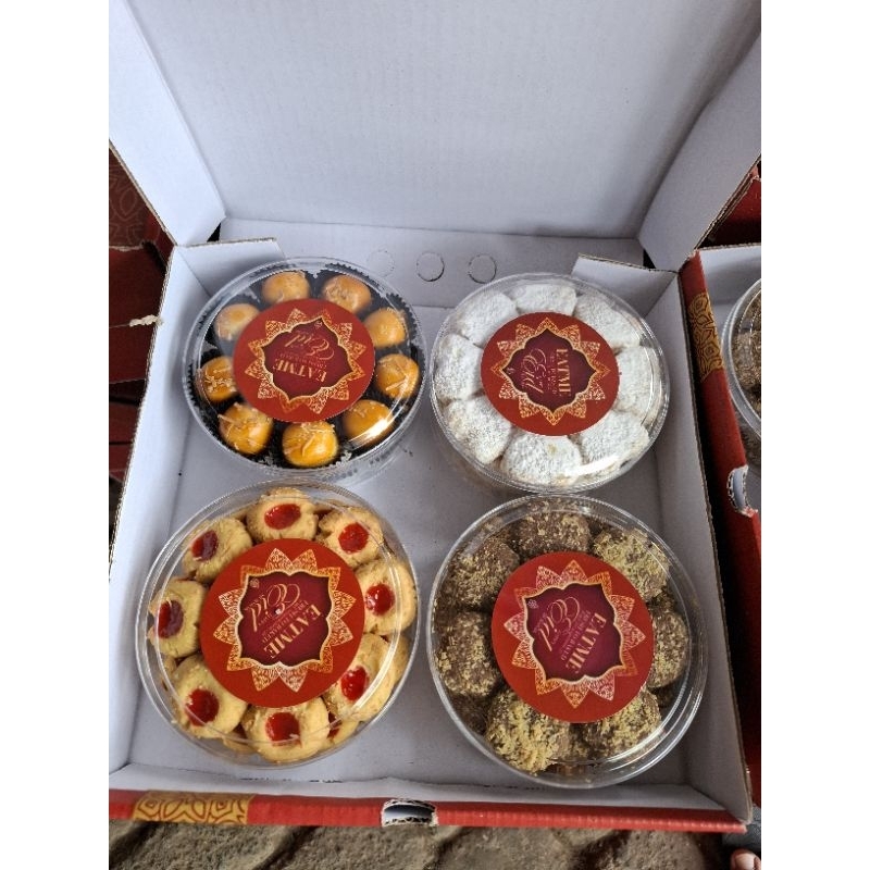 

Paket hampers kue eat me isi 4