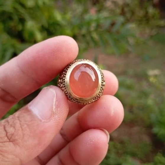 Natural cincin obi nukleus alas merah