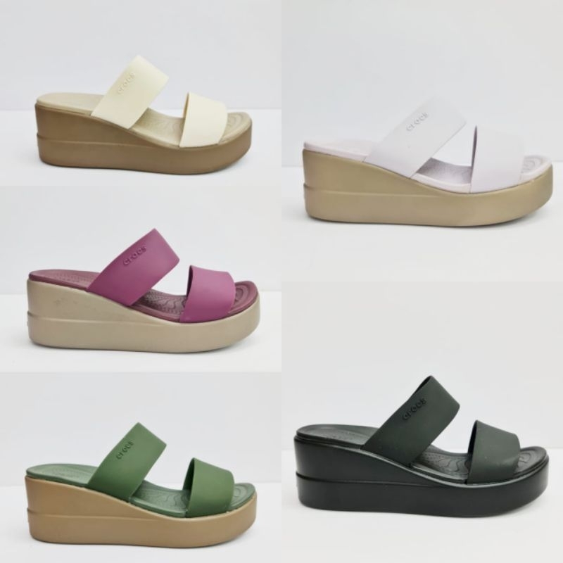 SANDAL CROCS BROOKLYN WEDGES/BROOKLYN WEDGES WANITA/SANDAL WEDGES WANITA
