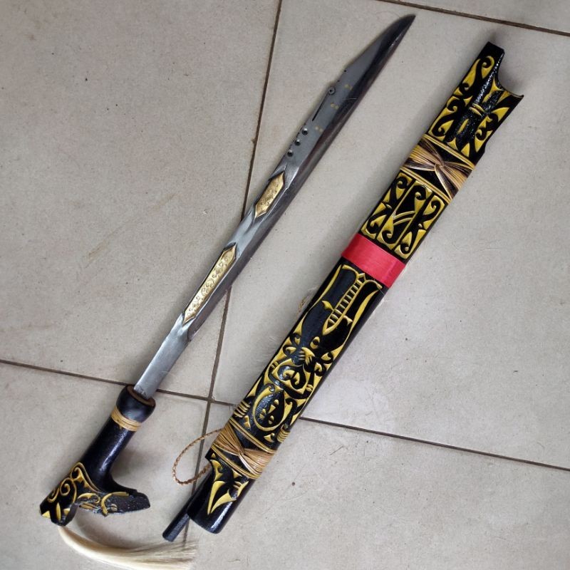 MANDAU TANPA BULU DAYAK ASLI KALIMANTAN HIASAN DINDING SOUVENIR ORNAMEN MANDAU WITHOUT GENUINE DAYAK