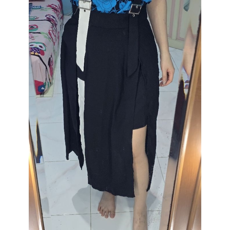 Black Skirt / Rok hitam wanita dengan tali di pundak, sesuai foto