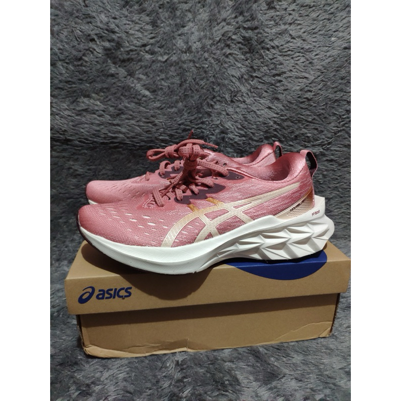 Asics Novablast 2