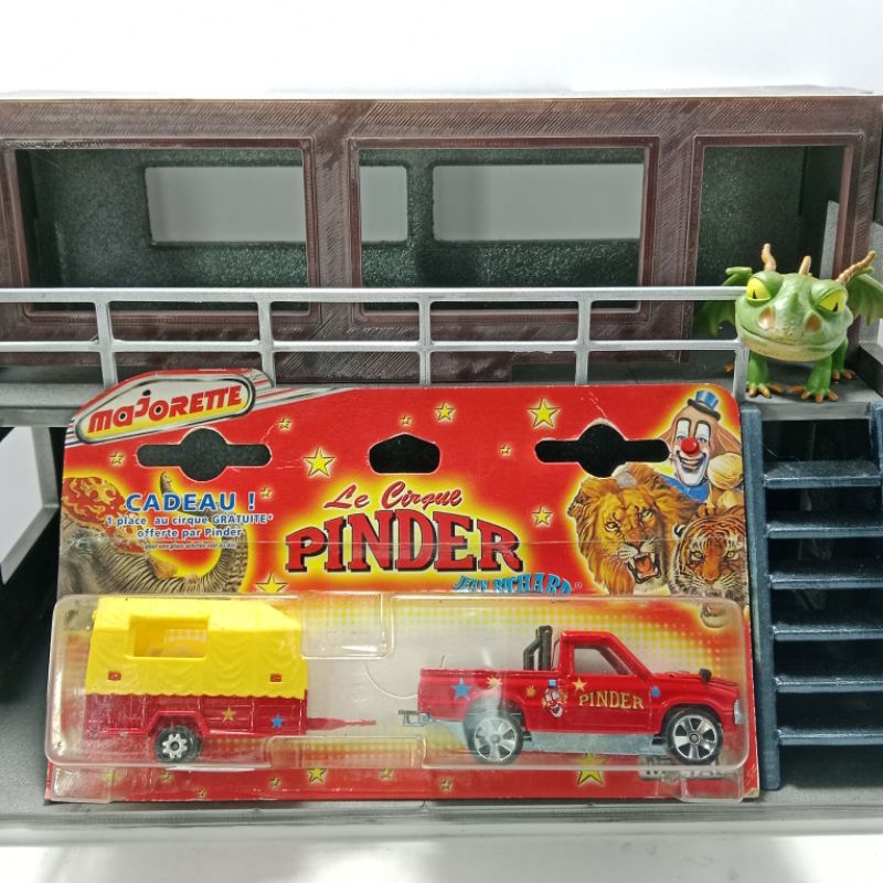Majorette Circus Pinder Toyota Pick Up + Trailer