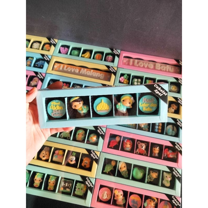

Cokelat Custom Box Coklat Souvenir Pernikahan 6 Sekat Softbox Tutup Mika
