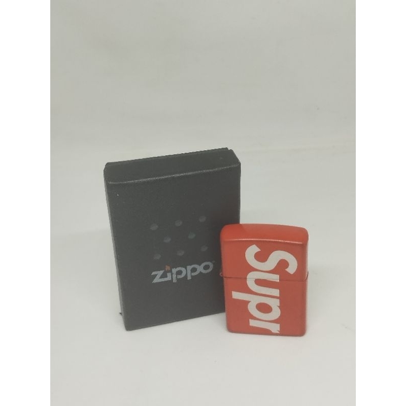 Zippo X Supreme merah