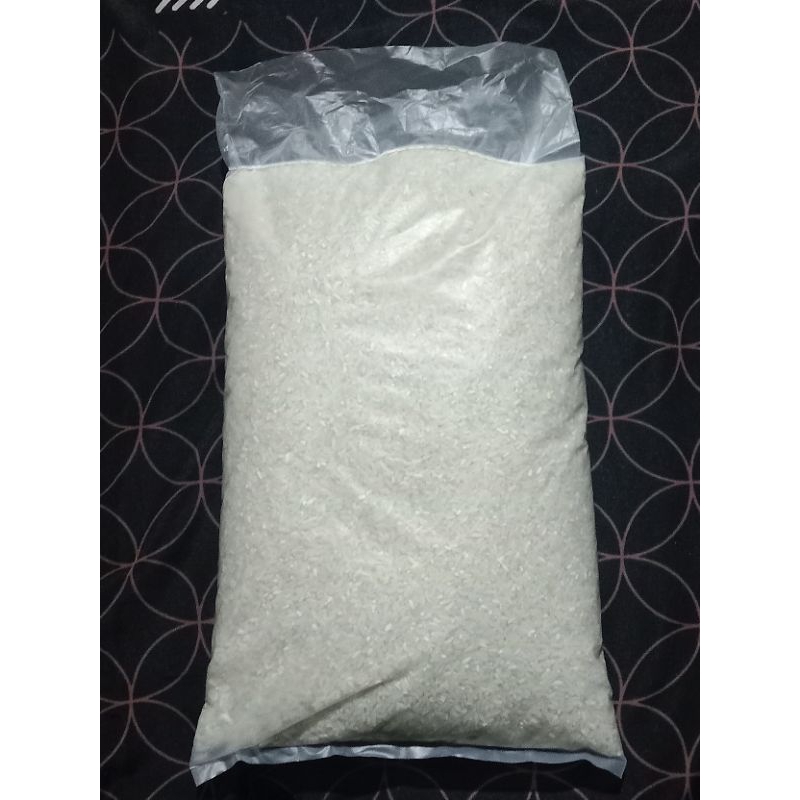 

BERAS ROJOWALI BERAS NGAWI 1 KG