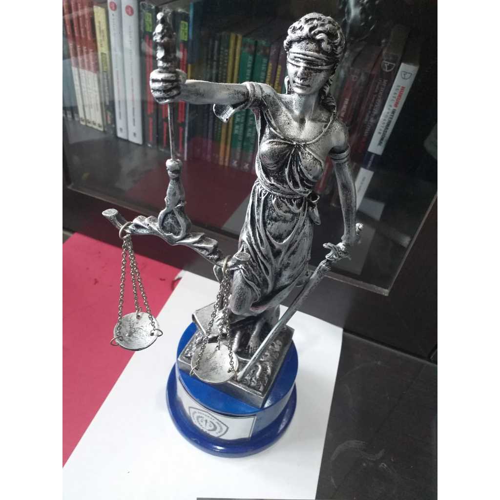 Patung Dewi Keadilan AAI (Asosiasi Advokat Indonesia)
