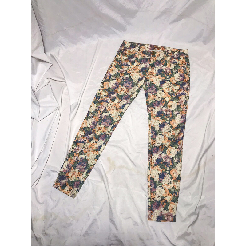 Nego AjaYuk > Pull&Bear Printed Floral Jeans - Floral (Bawahan/Celana)|Preloved/2nd/Second/Bekas|Per
