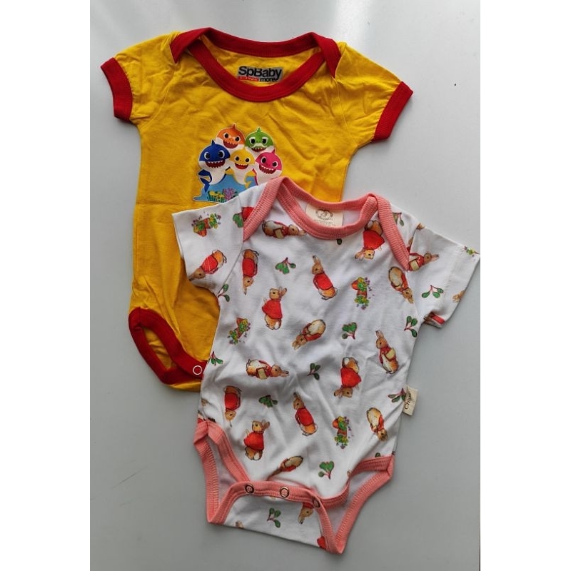 PRELOVED DAPAT 2 JUMPER BAYI BABY SHARK DAN PETER RABBIT / JUMPER BAYI MURAH