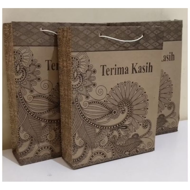 

Paper bag Motif Paperbag kertas Tas kertas Tas sovenir ukuran sedang 21X17X5 cm tas