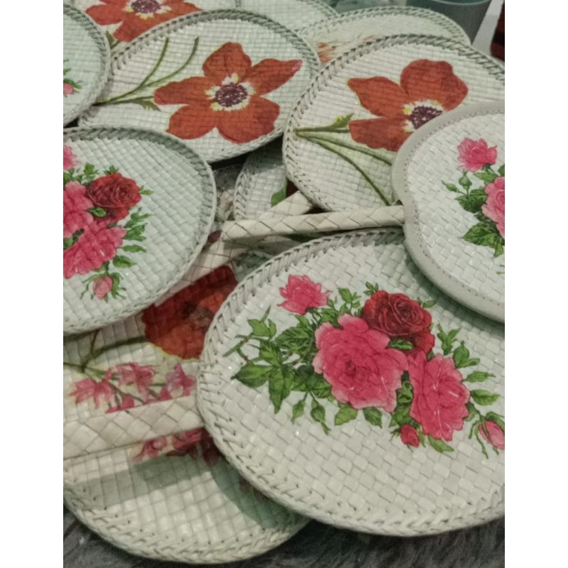 Kipas pandan decoupage / kipas pandan / Kipas pandan decoupage souvenir / kipas anyaman pandan / kip