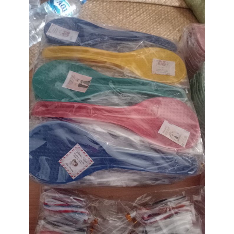 

isi 200 souvenir pernikahan sudah dikemas satuannya diikat pita kawat