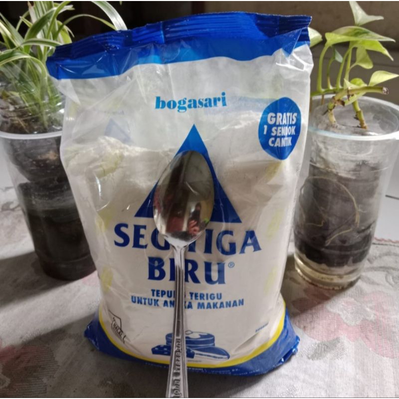 

Tepung Terigu Segitiga Biru 1kg