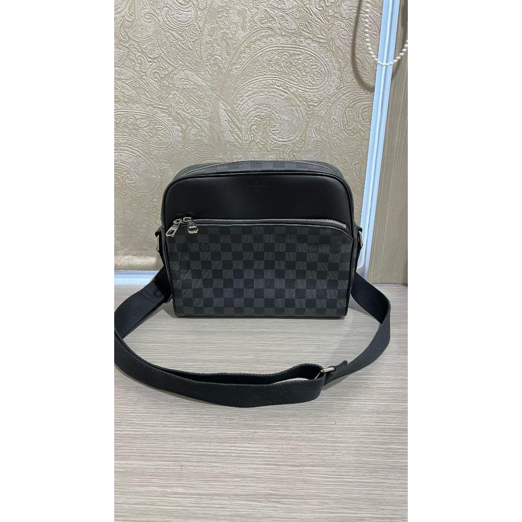 tas selempang pria LV ori kondisi 99%