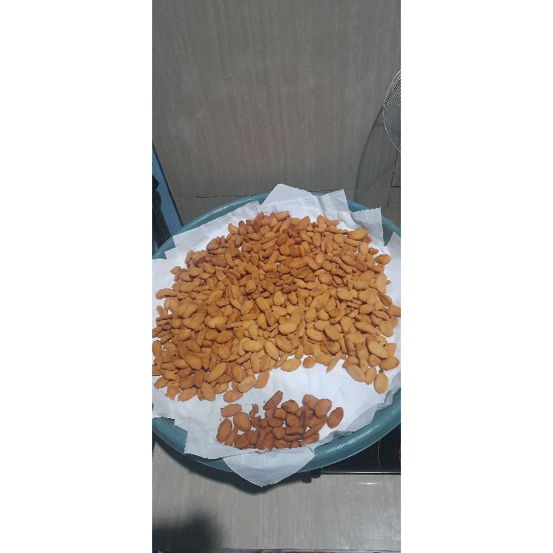 

Biji ketapang homemade gurih,manis,empuk!