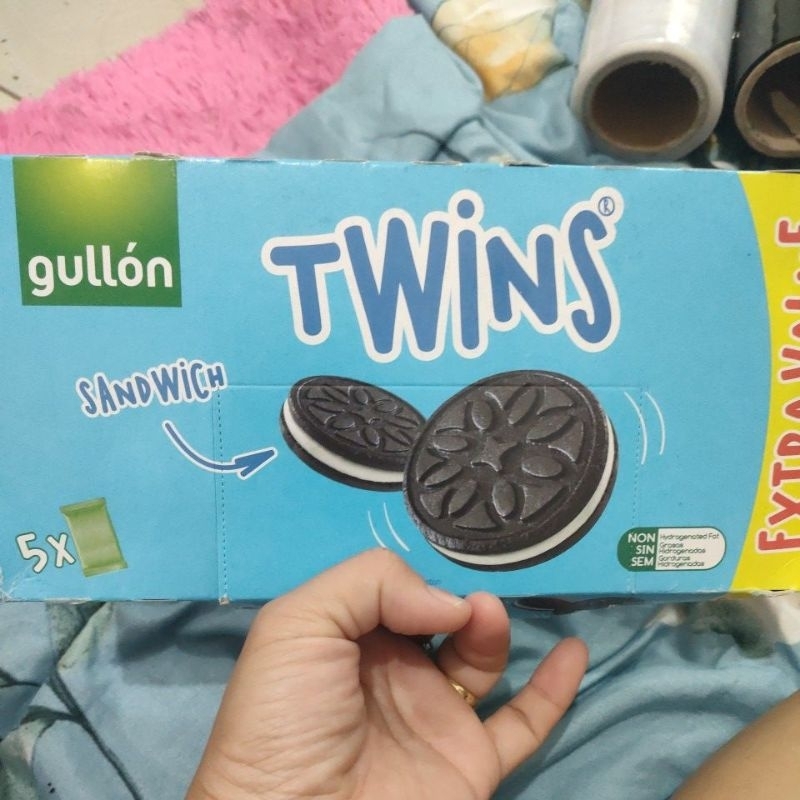 

coklat sandwich dengan cream vanila