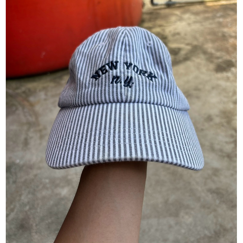 Topi Salur New York Cotton On