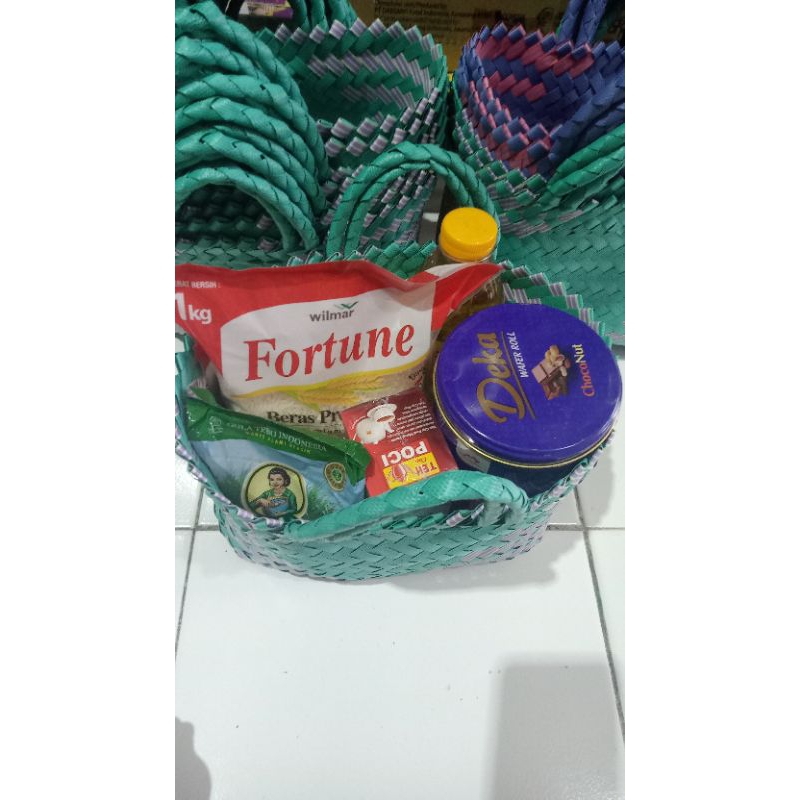 tas anyaman/tas hampers /tas parcel