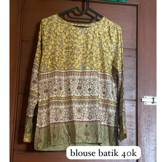 preloved blouse satin motif