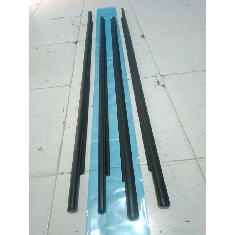 pelipit plipit karet kaca luar mobil Avanza Xenia lama VVT-i  2004-2011 hitam
