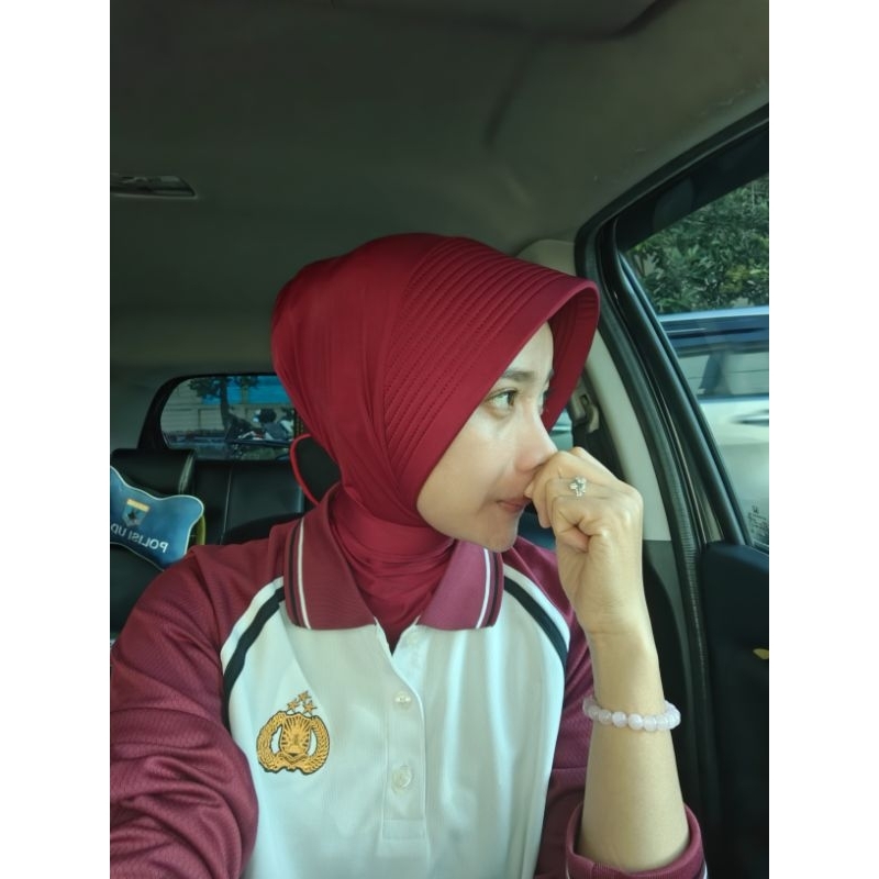 Jilbab merah maroon pet tumpuk