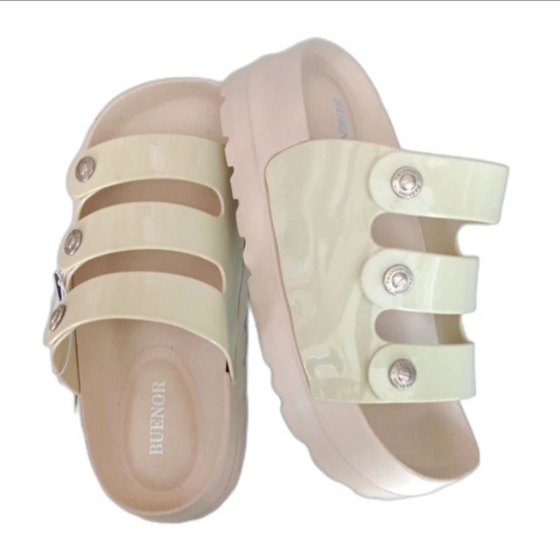 Sandal wedges triple selop dari Buenor