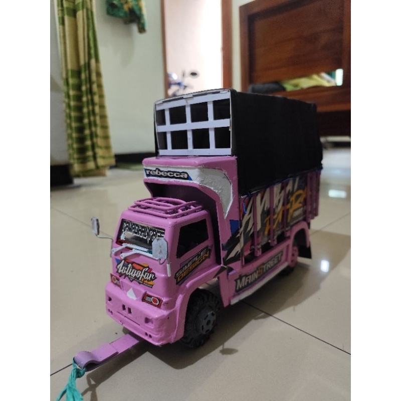 Miniatur Truk Plastik Full Mbois