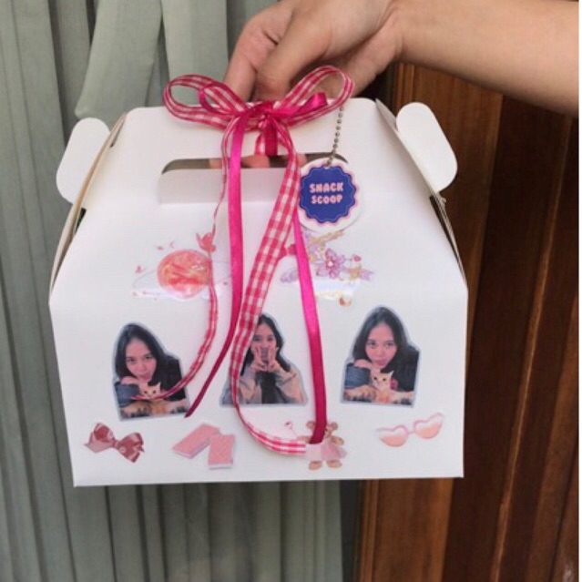 

Custome Muka Gift Box | Hampers box | Gable box | Birthday Gift | Ukuran besar