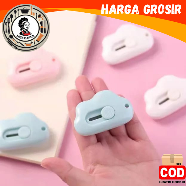 

CUTTER MINI MOTIF AWAN SERBAGUNA PEMOTONG KERTAS MINI PORTABLE TRAVEL CUTTER
