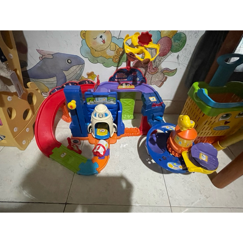 VTech Preloved PL Track Vtech Go Go Smart Wheels Blast-Off Space Station.