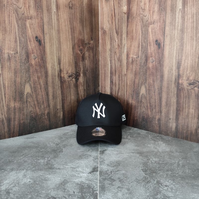 Topi Baseball NY MLB Metal Logo Putih