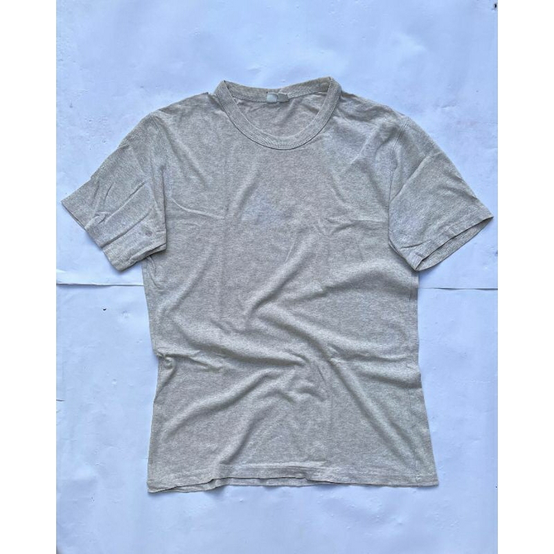 Baju kaos UNIQLO | Second Berkualitas | Sudah Laundry | Full Tag Original