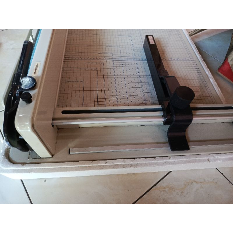 

Pemotong Kertas A3 1 Rim