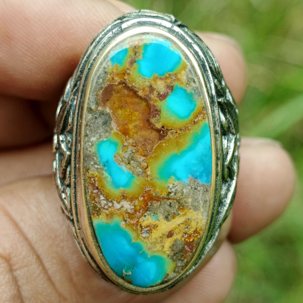 Batu Natural Pirus Persia Biru Tajam Jumbo Urat Emas Kontras Gradasi Lawasan Matrik Ceplok Dim-28 Ke