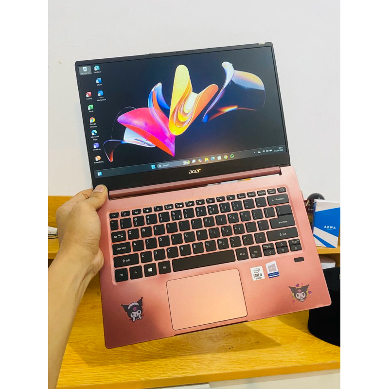 acer Swift 3. core i5 gen 10 backlit. ram 4/256gb ssd