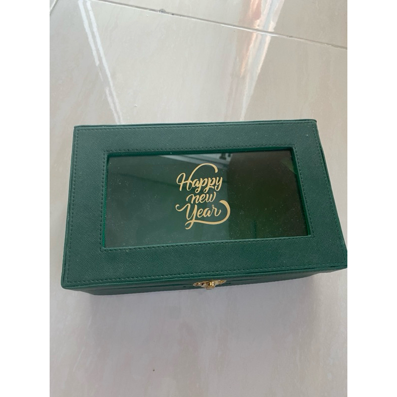 

New Kotak Bludru Laritta Kotak Kado premium happy new year box green natal