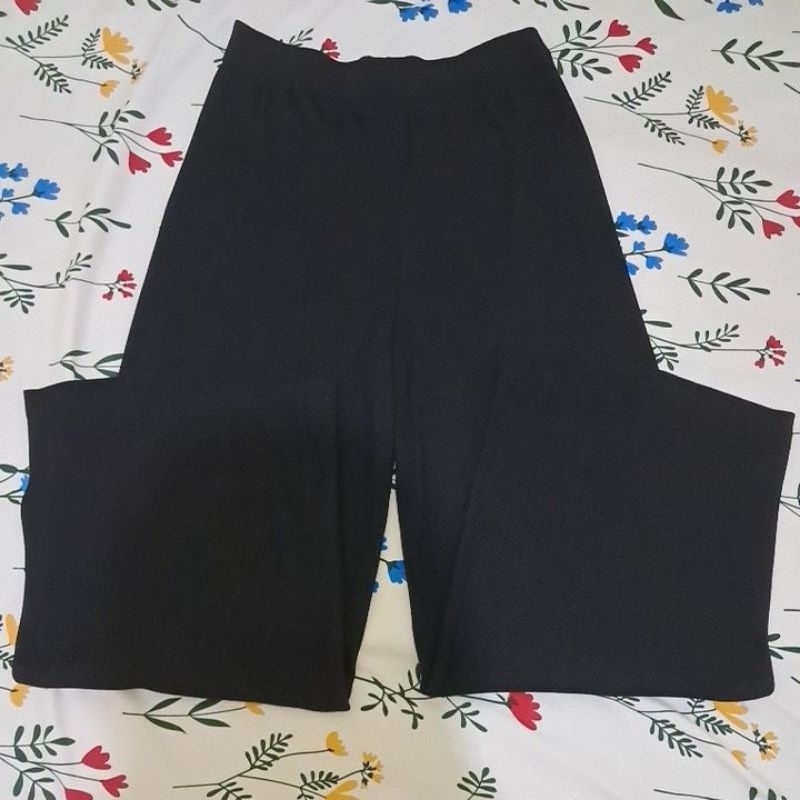 (PRELOVED) Kulot Knit HW Hitam