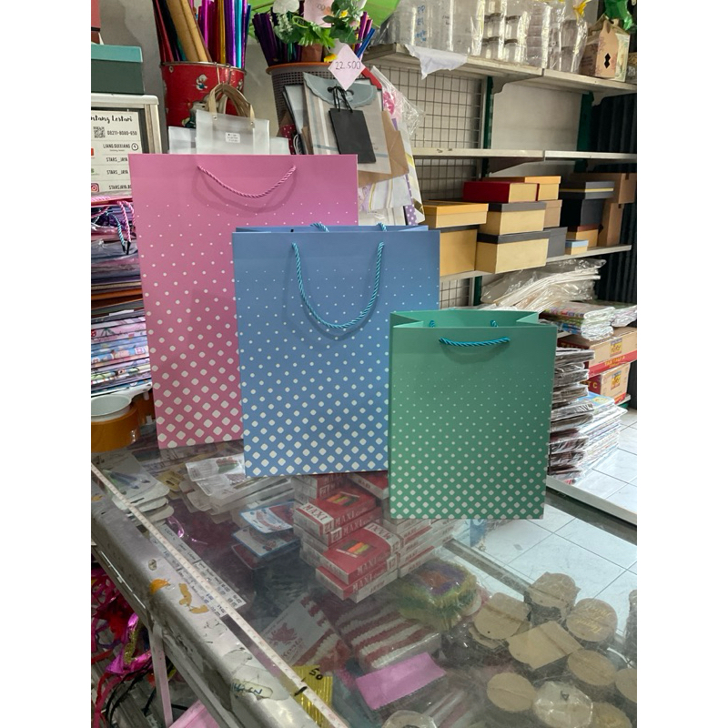 

Paper Bag Import Lucu / Paper Bag Full Jinjing / Kantong kado, goodie bag