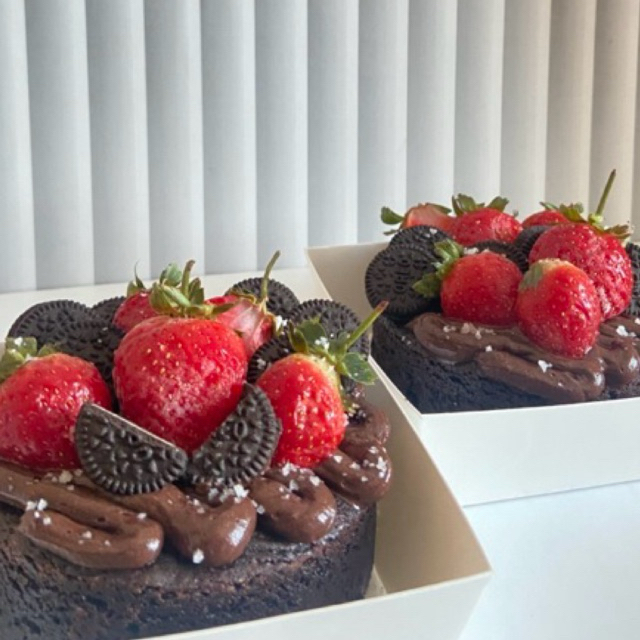 

OG Bento Brownies add toppings Strawberries X Oreos