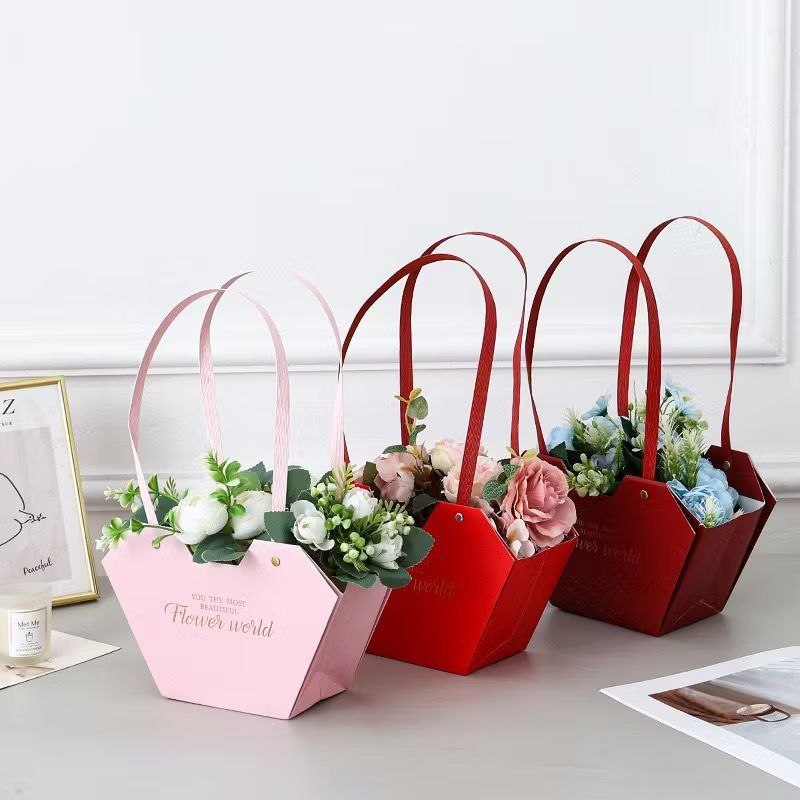

Flower Packing Paper Bag Gift Box Tas Bouquet Flower Handbag Bentuk Love utk Hari Ibu / Mother's Day