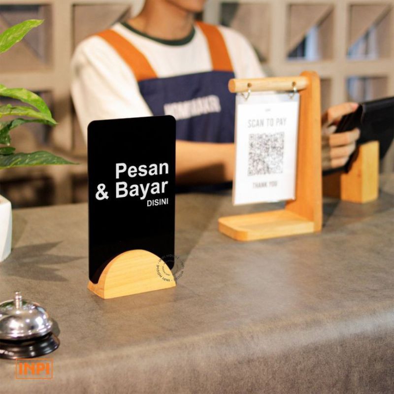 Stand display menu kayu