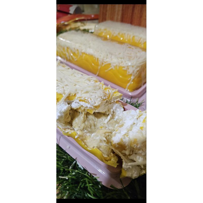 

PANCAKE DURIAN ROLL