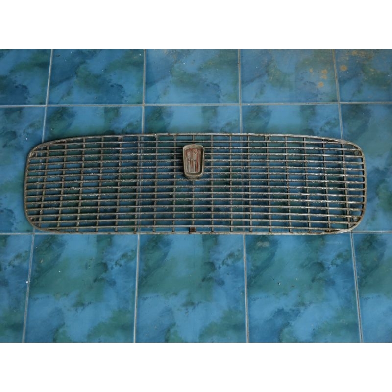 Gril depan fiat 1100 D logo gril depan mobil sedan fiat 1100 D  gril depan mobil fiat antik 1100 D o