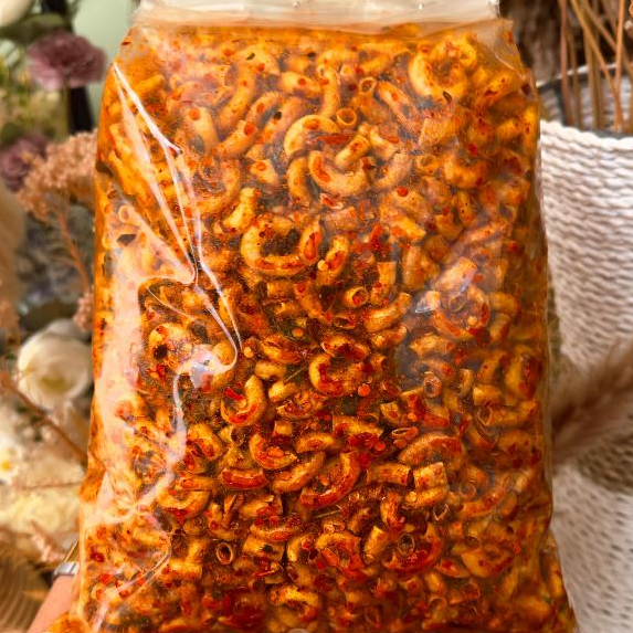 

MAKARONI CIKRUH 1 KG PEDAS DAUN JERUK KHAS BANDUNG SNACK MAMIN