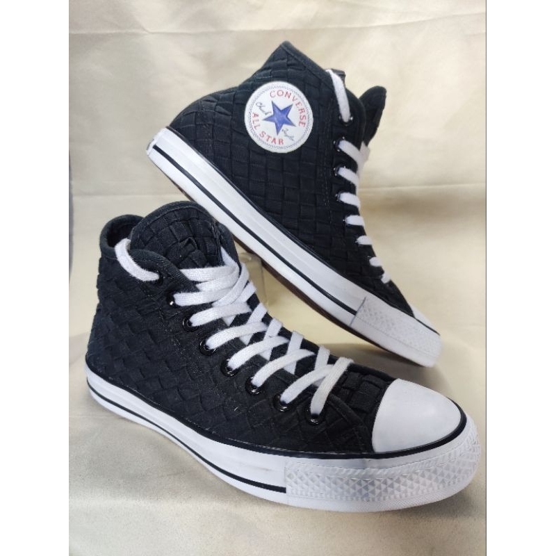 Converse woven tag beda kanan kiri size41